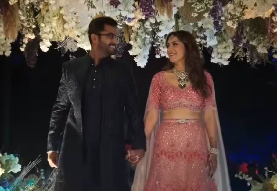 ഈ വർഷം ഞാൻ  നിരവധി പാഠങ്ങൾ പഠിച്ചു.. സ്നേഹവും കേക്കും കൊണ്ട് എന്നെ പൊതിഞ്ഞതിന് ഒരുപാട് നന്ദി : വിവാഹമോചന അഭ്യൂഹങ്ങൾക്കിടെ കുറിപ്പുമായി ഹൻസിക