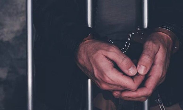 ‘എന്നെ തല്ലി.. പീഡിപ്പിച്ചു ’; അമ്മയെ മുറിയിൽ പൂട്ടിയിട്ട് 2 തവണ ബലാത്സംഗം ചെയ്തു, മകൻ അറസ്റ്റിൽ :  ‘തെറ്റി’നുള്ള ശിക്ഷയെന്ന് മൊഴി