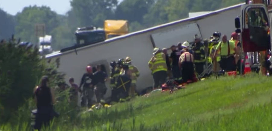 ന്യൂയോർക്കിൽ ബസ് മറിഞ്ഞ് 5 മരണം; വാഹനത്തിലുണ്ടായിരുന്നത് ഇന്ത്യക്കാർ ഉൾപ്പെടെ 54 പേർ, അപകടം നയാഗ്ര വെള്ളച്ചാട്ടം കണ്ട് മടങ്ങുമ്പോള്‍