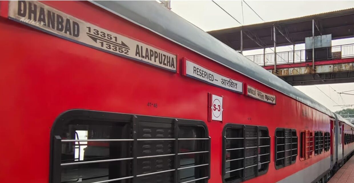 ആലപ്പുഴ ദൻബാദ് എക്സ്പ്രസിൽ പൊട്ടിത്തെറി ശബ്ദം പിന്നാലെ പുക : തകരാർ ബ്രേക്കിന്‍റെ റബ്ബർ ബുഷിൽ, പ്രശ്നം പരിഹരിച്ചു