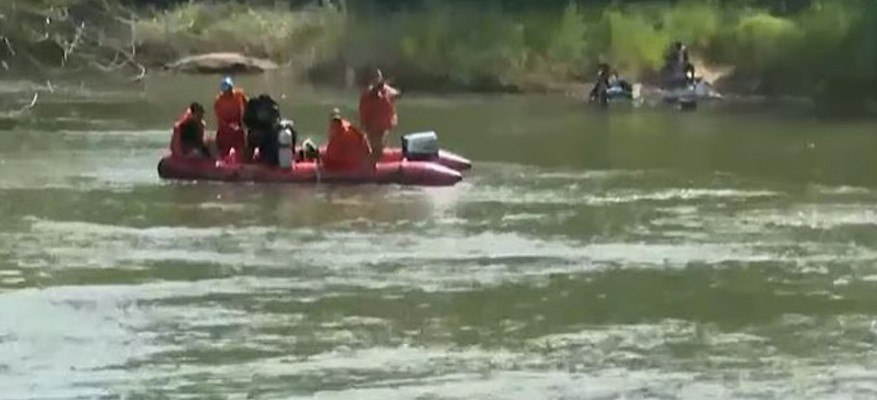 അച്ചന്‍കോവിലാറ്റില്‍ കുളിക്കാനിറങ്ങി; വിദ്യാർത്ഥികൾ ഒഴുക്കിൽപ്പെട്ടു; ഒരാളുടെ മൃതദേഹം കണ്ടെത്തി, മറ്റൊരാള്‍ക്കായി തെരച്ചില്‍