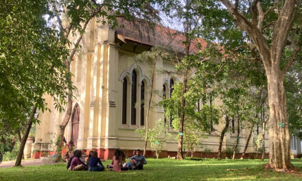 സിഎംഎസ് കോളജില്‍ രാവേറും വരെ അടിപിടി, കലാലയ തെരഞ്ഞെടുപ്പില്‍ കയ്യാങ്കളി കല്ലേറ്