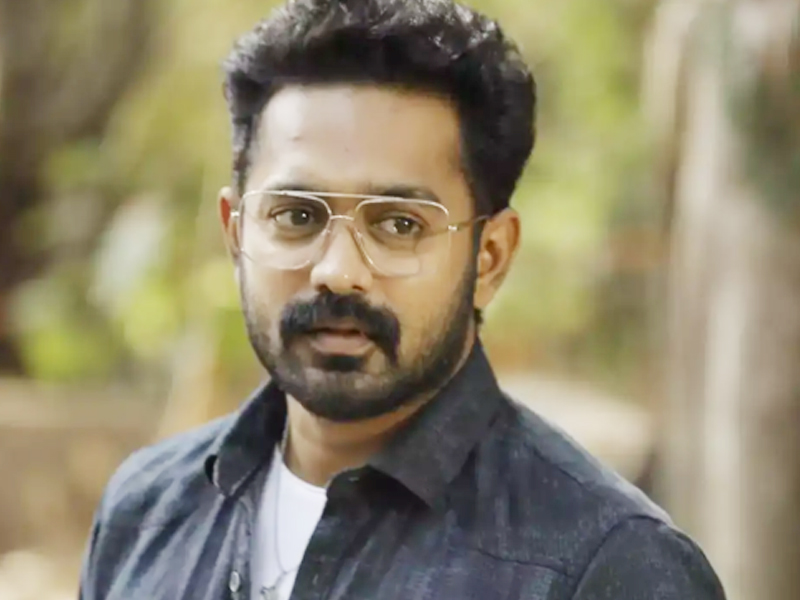 ആസിഫ് അലിയുടെ ആ വാക്കുകള്‍ വേണ്ടിയിരുന്നോയെന്ന് ചോദ്യം, കലാഭവന്‍ നവാസിന്റെ മരണത്തെ ലാഘവത്തോടെ കണ്ടാണോ ആസിഫ് അങ്ങനെ സംസാരിച്ചത്, സോഷ്യല്‍മീഡിയയില്‍ ചര്‍ച്ചകള്‍ക്ക് വഴിമരുന്നിട്ട് ആസിഫിന്റെ പരാമര്‍ശം