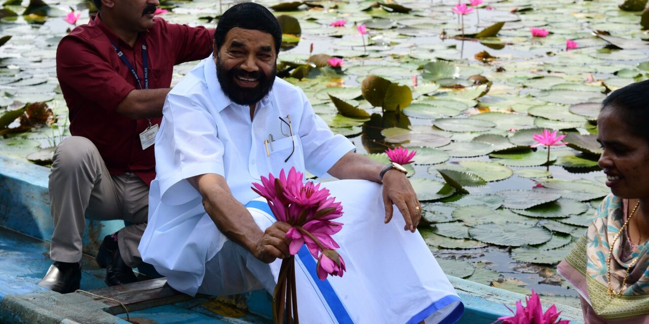 അയ്മനത്തും ആമ്പൽ വസന്തം