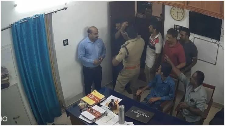 വീണ്ടും പോലീസ് ക്രൂരതയുടെ ദൃശ്യങ്ങൾ, പീച്ചി പോലീസിനെതിരെ കൈക്കൂലി ആരോപണവും