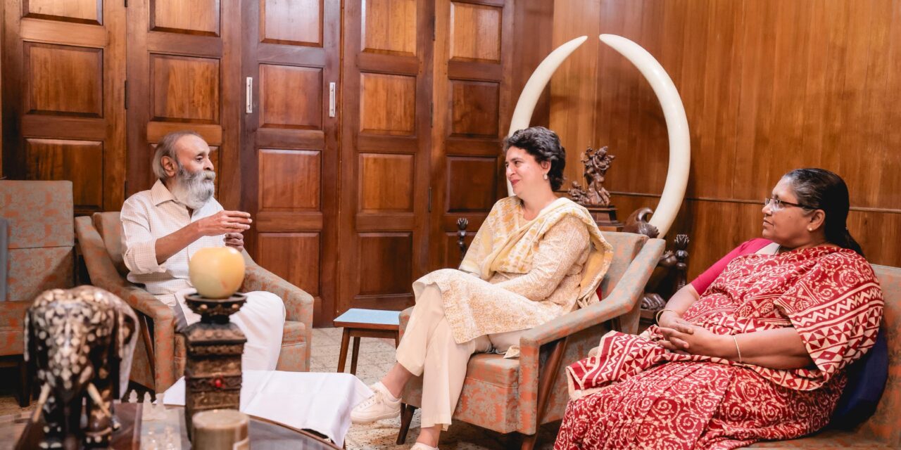 വയനാടിന്റെ ആദ്യ കാല എം.പി. എം.കെ. ജിനചന്ദ്രന്റെ കുടുംബത്തെ സന്ദർശിച്ച് പ്രിയങ്ക ഗാന്ധി എം.പി.