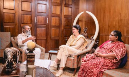 വയനാടിന്റെ ആദ്യ കാല എം.പി. എം.കെ. ജിനചന്ദ്രന്റെ കുടുംബത്തെ സന്ദർശിച്ച് പ്രിയങ്ക ഗാന്ധി എം.പി.