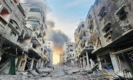 ഇസ്രായേൽ കൂട്ടക്കുരുതിയിൽ ഗാസ ചോരക്കളമായി മാറി. ആയിരക്കണക്കിന് പാലസ്തീനികൾ പാലായനം ചെയ്യുന്നു