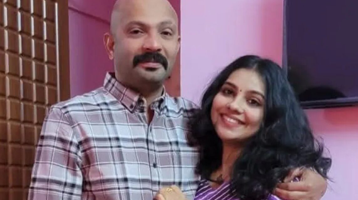 എങ്ങോട്ടാടി  നീ പോകുന്നെ… നിന്നെ ഞാന്‍ എവിടെയും വിടില്ല; ഞാൻ നിന്നെ  കുത്തിമലര്‍ത്തി ജയിലില്‍ പോകും : അതുല്യ ആത്മഹത്യ ചെയ്യില്ലഎന്നും നടന്നത്  കൊലപാതകമെന്നും വിശ്വസിക്കുന്നതായി സഹോദരി അഖില