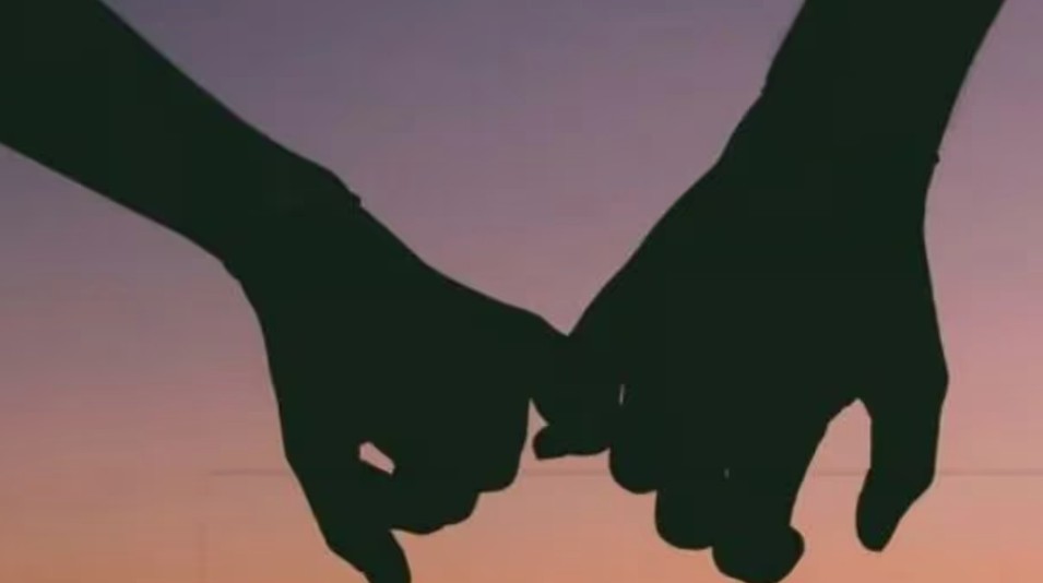 ആദ്യം എത്തിയത്  ബെംഗളൂരുവിൽ തുടർന്ന് കൊല്ലൂരിലേക്കുള്ള യാത്രയ്ക്കിടെ യുവതി ഫോണില്‍ ബന്ധുവിന് വാട്‌സാപ്പ് മെസേജ് അയച്ചത് കേസിൽ നിർണായകമായി ; രണ്ട് മക്കളുമായി 17കാരനൊപ്പം ഒളിച്ചോടിയ 27 കാരി പിടിയിലായത് ഇങ്ങനെ; അറസ്റ്റിൽ