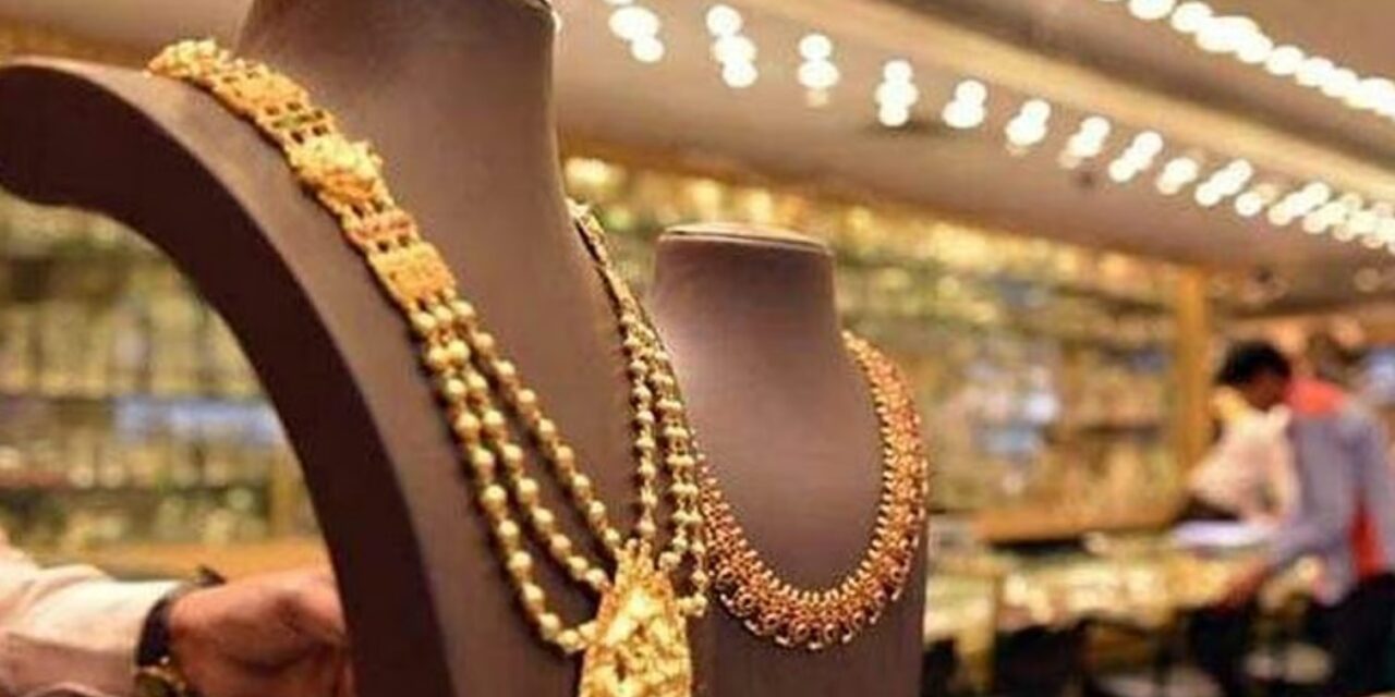 ‘എന്നാലുമെന്റെ പൊന്നേ’..!! ചരിത്രത്തിലെ ഏറ്റവും വലിയ വില! സ്വര്‍ണവില ആദ്യമായി 78,000 കടന്നു; രണ്ടാഴ്ചയ്ക്കിടെ 5000 രൂപയുടെ വര്‍ധന