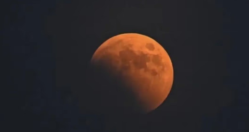 സെപ്റ്റംബ‌ർ ഏഴിന്  പൂര്‍ണ ചന്ദ്രഗ്രഹണം ;  ഇന്ത്യൻ സമയം രാത്രി 8.58 ന് ഭൂമിയുടെ നിഴൽ ചന്ദ്രനുമേൽ വീണ് തുടങ്ങും : നഗ്‌ന നേത്രങ്ങള്‍കൊണ്ട് കാണാം