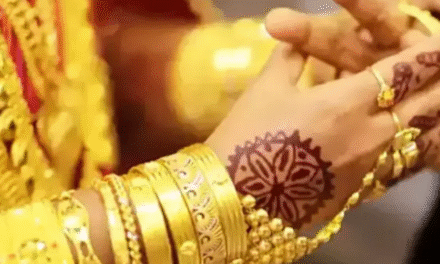 80,000 ത്തിലേക്കുള്ള പോക്കാണോ? രാവിലെ കുറഞ്ഞ സ്വർണ വിലയില്‍ ഉച്ചയോടെ വീണ്ടും റെക്കോർഡ് കുതിപ്പ് ; സ്വര്‍ണ വില ഗ്രാമിന് പതിനായിരത്തിനരികെ