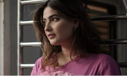 തന്റെ സുഹൃത്തുക്കള്‍ക്ക് കയറാന്‍ പറ്റിയില്ല; ഓടുന്ന ട്രെയിനിൽ നിന്നും പുറത്തേക്ക് ചാടി നടി കരിഷ്മ ശര്‍മയ്ക്ക് ഗുരുതരപരുക്ക്