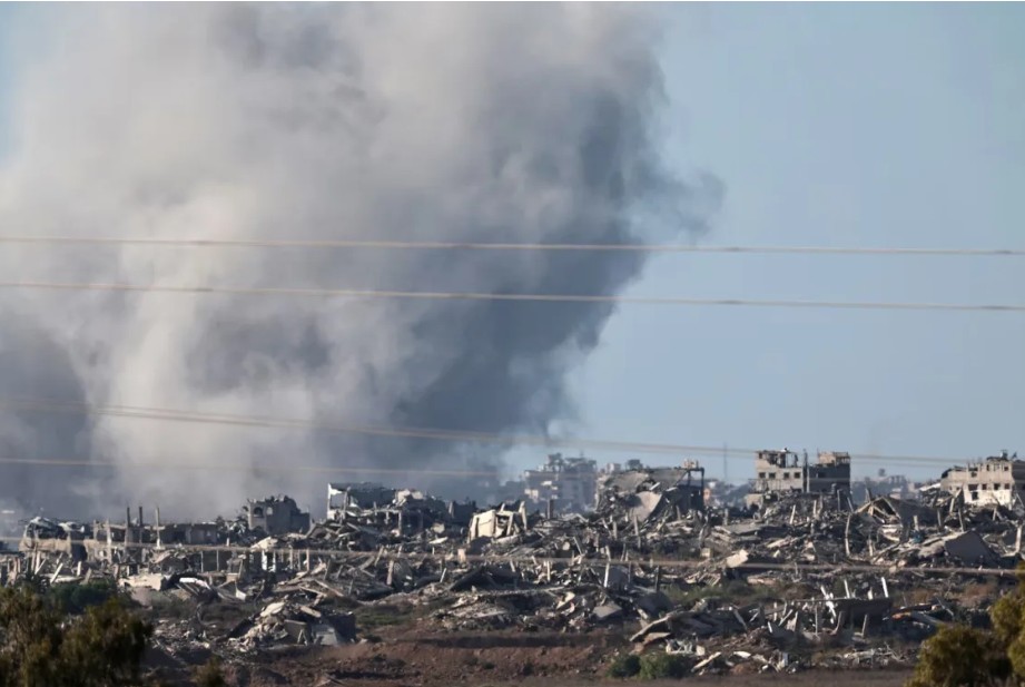 ഇസ്രായേൽ കൂട്ടക്കുരുതിയിൽ ഗാസ ചോരക്കളമായി മാറി. ആയിരക്കണക്കിന് പാലസ്തീനികൾ പാലായനം ചെയ്യുന്നു