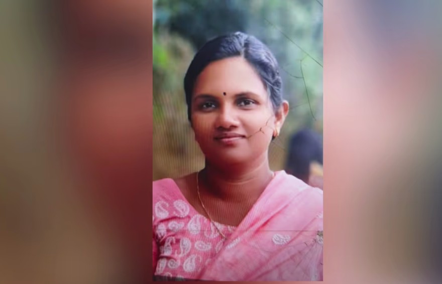 കൊല്ലത്ത് ഭാര്യയെ കുത്തിയും വെട്ടിയും കൊലപ്പെടുത്തി ഭർത്താവ്, കൊലയ്ക്ക് ശേഷം വിവരം ഫേസ്ബുക്കില്‍ പങ്കുവെച്ചു; സംഭവസമയം മക്കളും വീട്ടിൽ