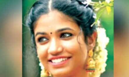 എറണാകുളത് സ്‌കൂട്ടര്‍ ലോറിക്കടിയിലേക്ക് വീണു; ലോറി കയറിയിറങ്ങി സ്കൂട്ടർ യാത്രികയായ യുവതിക്ക് ദാരുണാന്ത്യം