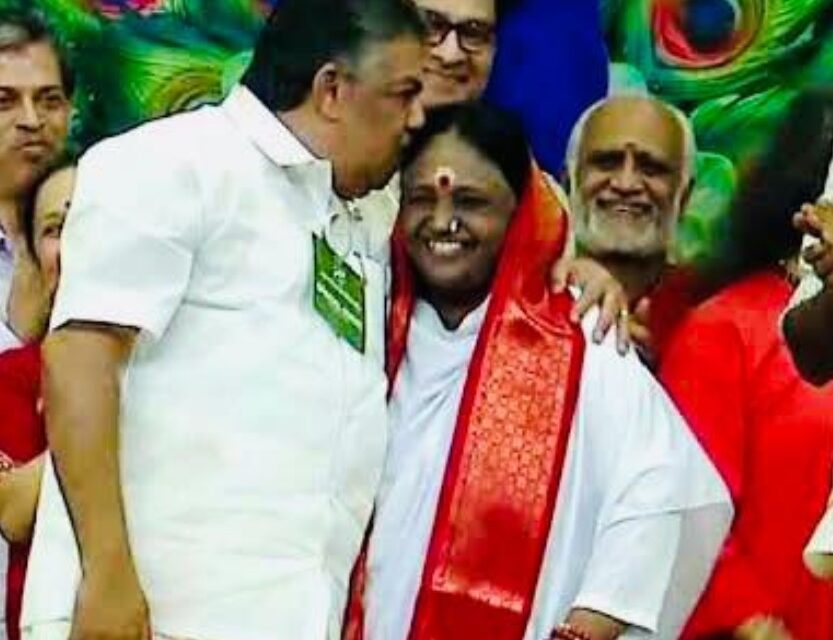 അമ്മയുടെ നിഷ്‌കളങ്കമായ ചുംബനം ഹൃദയത്തെ സ്പർശിച്ചു; ആദ്യമായാണ് ഒരാൾക്ക്  അങ്ങോട്ട് ഉമ്മ കൊടുക്കുന്നത്: മന്ത്രി സജി ചെറിയാൻ