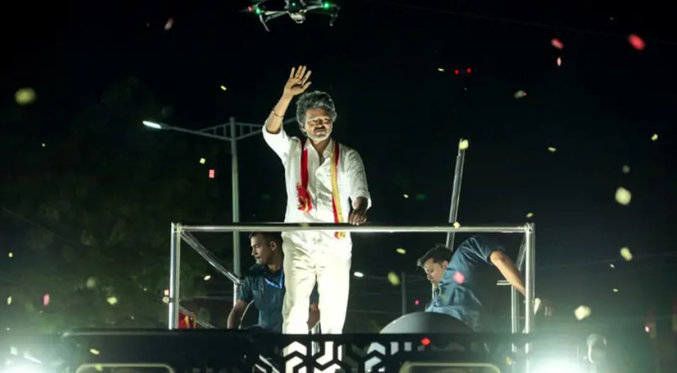 കരൂർ ദുരന്തം; മരിച്ചവരുടെ കുടുംബത്തിന് 20 ലക്ഷം പ്രഖ്യാപിച്ച് വിജയ് : പര്യടനം നിർത്തി