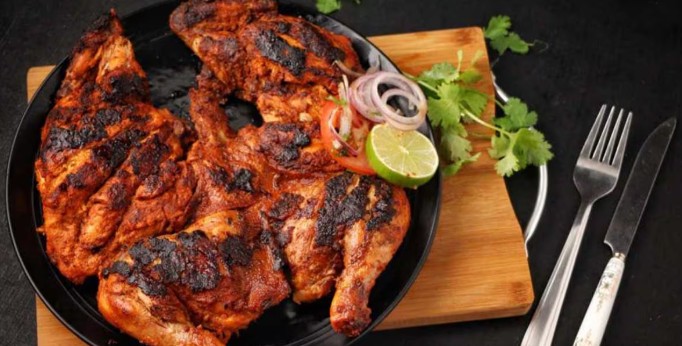 ഓർഡർ ചെയ്തത് ചെസ്റ്റ് പീസിന് കിട്ടിയത് വിങ്‌സ് പീസ്, വേണമെങ്കില്‍ കഴിച്ചാൽ മതിയെന്ന് ജീവനക്കാരന്‍; കോട്ടയത്ത് ഹോട്ടലില്‍ കയ്യാങ്കളി :  ഒരാൾക്ക് പരിക്ക്