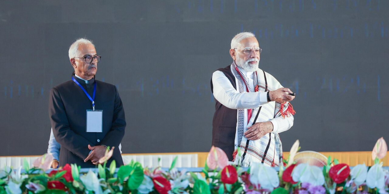 പ്രധാനമന്ത്രി നരേന്ദ്ര മോദി മണിപ്പൂരിലെ ഇംഫാലിൽ 1,200 കോടിയിലധികം രൂപയുടെ വിവിധ വികസന പദ്ധതികൾ ഉദ്ഘാടനം ചെയ്തു.