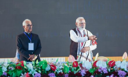 പ്രധാനമന്ത്രി നരേന്ദ്ര മോദി മണിപ്പൂരിലെ ഇംഫാലിൽ 1,200 കോടിയിലധികം രൂപയുടെ വിവിധ വികസന പദ്ധതികൾ ഉദ്ഘാടനം ചെയ്തു.