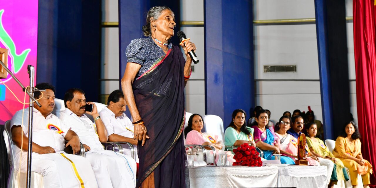 കോട്ടയത്ത് സ്ത്രീപക്ഷ നവകേരളം പരിപാടിയിൽ ജീവിതം പറഞ്ഞ് ദയാബായി;കയ്യടിച്ച് സദസ്