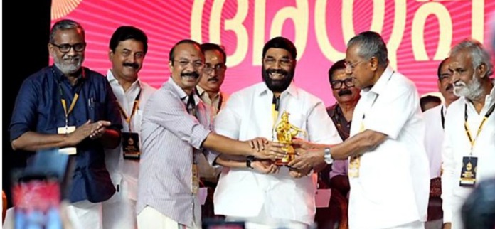 അയ്യപ്പനെ ചേര്‍ത്തുപിടിച്ചു പിണറായി. ഹൈന്ദവ വോട്ട് പിടിക്കാന്‍ അരയും തലയും മുറുക്കി സിപിഎം.അമ്പരന്ന് സ്തംബ്ധരായി ബിജെപി