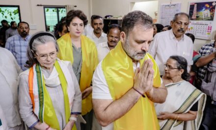 ശ്രീനാരായണ ഗുരു സമാധി ദിനത്തിൽ പുഷ്പാർച്ചന നടത്തി സോണിയ ഗാന്ധിയും രാഹുൽ ഗാന്ധിയും പ്രിയങ്ക ഗാന്ധിയും