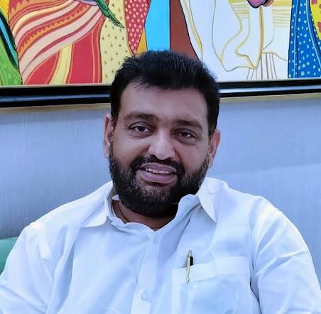 സുരേഷ് ഗോപിയുടെ ജനപ്രീതിയിൽ വിറളി പിടിച്ച് ഓലിയിടുകയാണ് വാഴ്ത്തുപാട്ട് സഖാക്കൾ.അനിൽകുമാറിന് ചൊറിയുന്നെങ്കില്‍ ത്വക് രോഗ വിദഗ്ധനെ കാണണം. എൻ. ഹരി