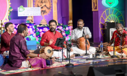 നവരാത്രി ഉത്സവത്തിന്റെ ഭാഗമായി പനച്ചിക്കാട് ദക്ഷിണ മൂകാംബിയില്‍ ദര്‍ശനത്തിനും ദേശീയ സംഗീത നൃത്തോത്സവം ആസ്വദിക്കുന്നതിനും വന്‍ ഭക്തജന തിരക്ക്