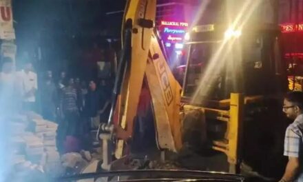 കട്ടപ്പനയിൽ ഹോട്ടലിന്റെ അഴുക്കുചാൽ വൃത്തിയാക്കുന്നതിനിടെ കുടുങ്ങിയ മൂന്ന് തൊഴിലാളികൾക്ക് ദാരുണാന്ത്യം