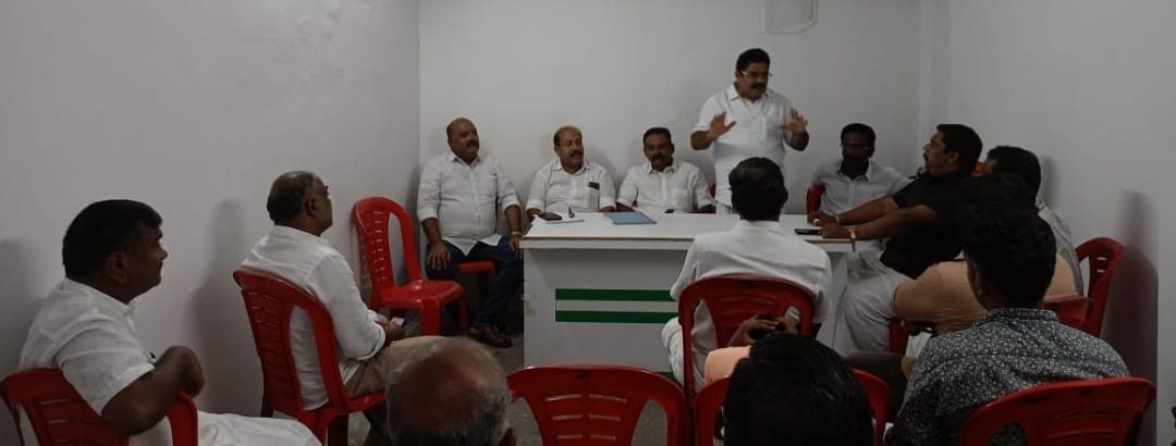 സെബാസ്റ്റ്യൻ കുളത്തുങ്കലും ഷോൺ ജോർജും പെണ്ണുകേസ് പറഞ്ഞ് നാറ്റിക്കാതെ വികസന കാരൃത്തിൽ ശ്രദ്ധ ചെലുത്തണം: സജി മഞ്ഞക്കടമ്പിൽ