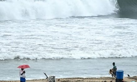 ആന്ധ്രയില്‍ നാശം വിതച്ചു മോന്‍ത, കേരളത്തില്‍ മഴ മുന്നറിയിപ്പ്