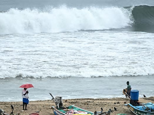 ആന്ധ്രയില്‍ നാശം വിതച്ചു മോന്‍ത, കേരളത്തില്‍ മഴ മുന്നറിയിപ്പ്