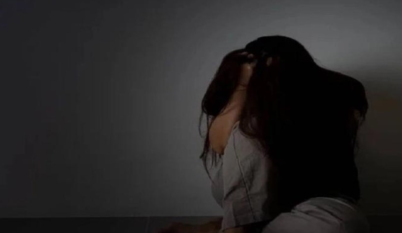 പ്രായപൂര്‍ത്തിയാകാത്ത പെണ്‍കുട്ടിയെ നഗ്‌നയാക്കി ആക്രമിച്ചു; മുറിയില്‍ പൂട്ടിയിട്ട് മര്‍ദിച്ച് ലഹരി നല്‍കി : ആറ് വിദ്യാര്‍ഥികള്‍ അറസ്റ്റില്‍