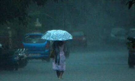 അറബിക്കടലിലും ബംഗാൾ ഉൾക്കടലിലും തീവ്ര ന്യൂനമർദ്ദം; അതിശക്ത മഴ തുടരും