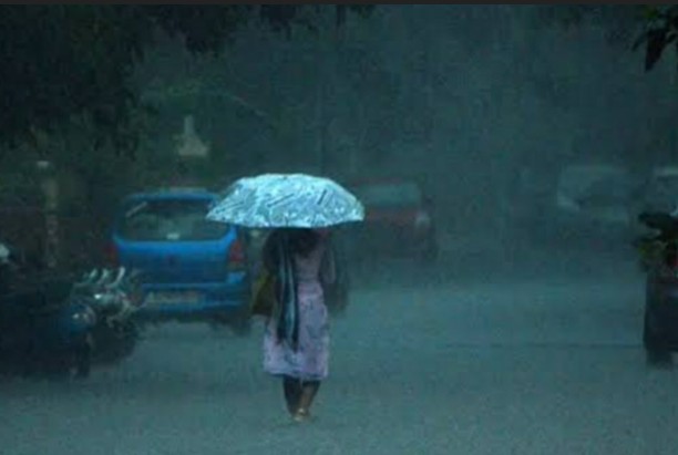 അറബിക്കടലിലും ബംഗാൾ ഉൾക്കടലിലും തീവ്ര ന്യൂനമർദ്ദം; അതിശക്ത മഴ തുടരും