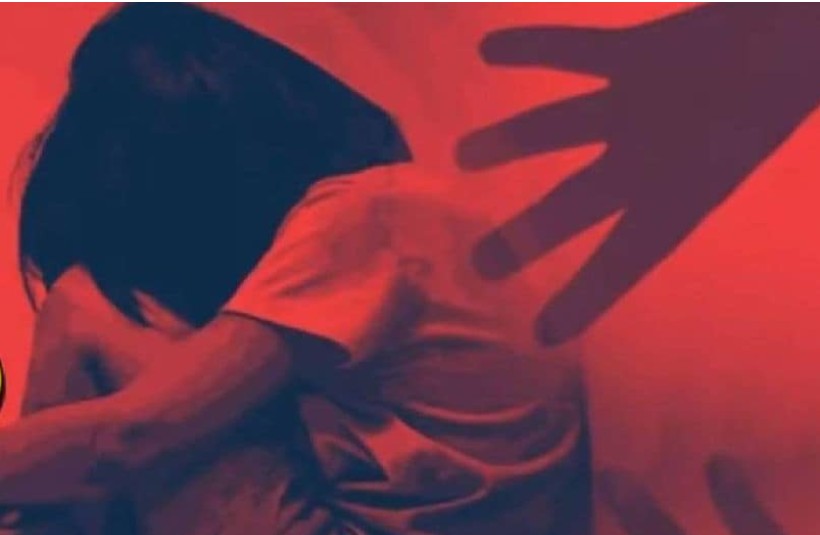 റീൽസ് ചിത്രീകരണത്തിനായി വിവിധ സ്ഥലങ്ങളിലേക്ക്,വസ്ത്രം മാറുന്ന ദൃശ്യങ്ങൾ പകർത്തി, 15കാരിയെ ഭീഷണിപ്പെടുത്തി ബലാത്സംഗം ചെയ്തു;  യുട്യൂബറും മകനും അറസ്റ്റിൽ