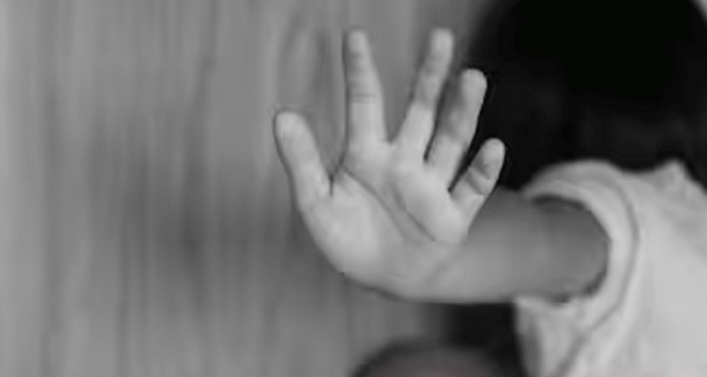 ഒമ്പതാംക്ലാസുകാരി പ്രസവിച്ചു, പെണ്‍കുട്ടിയെ പീഡിപ്പിച്ചത് കുട്ടിയുടെ അമ്മയ്ക്കൊപ്പം താമസിച്ചിരുന്നയാൾ : അറസ്റ്റ്