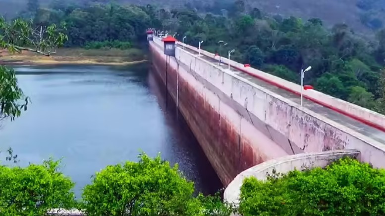 അതിശക്തമായ മഴയിൽ മുല്ലപ്പെരിയാർ അണക്കെട്ടിൽ ജലനിരപ്പ് ഉയരുന്നു; അടിയന്തര മുന്നറിയിപ്പ്, മുഴുവൻ ഷട്ടറുകളും കൂടുതൽ ഉയർത്തും