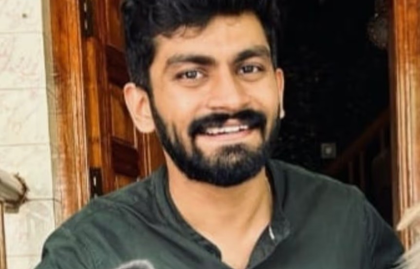 ഗുഡ്സ് വാഹനത്തെ മറികടക്കാൻ ശ്രമിക്കുന്നതിനിടെ അപകടം; ബൈക്ക് മറിഞ്ഞ്  യുവാവിന് ദാരുണാന്ത്യം