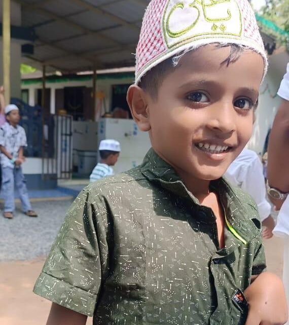 കുളത്തിൽ വീണ ചെരുപ്പെടുക്കാൻ ഇറങ്ങിയ കുട്ടി മുങ്ങിമരിച്ചു. രക്ഷിക്കാൻ പിന്നാലെ കുളത്തിൽ ചാടിയ കൂട്ടുകാരനെ നാട്ടുകാർ രക്ഷപെടുത്തി