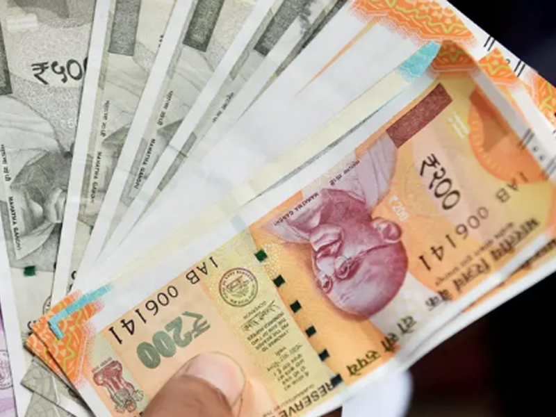 തദ്ദേശ തെരഞ്ഞെടുപ്പ് അടുത്തതോടെ ക്ഷേമ പെന്‍ഷന്‍ 1600ല്‍നിന്ന് 400രൂപ കൂട്ടി 2000 ആക്കാന്‍ സര്‍ക്കാര്‍ ആലോചിക്കുന്നതായി സൂചന, പങ്കാളിത്ത പെന്‍ഷന്‍ പിന്‍വലിക്കാനും ഒരു ഗഡു ക്ഷാമബത്ത അനുവദിക്കാനും സാദ്ധ്യത