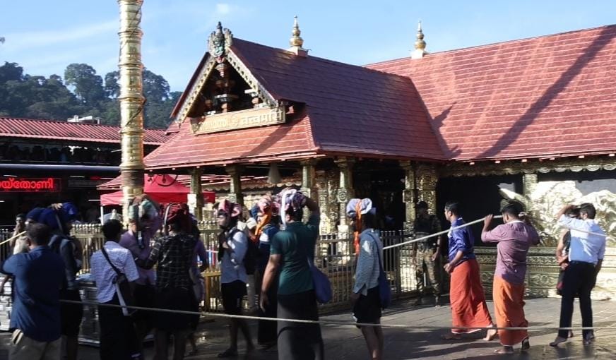 സ്വർണ്ണക്കൊള്ളയുടെ  രാഷ്ട്രീയം മേഘാവൃതം ആകുമ്പോഴും ശബരിമലയിൽ തെളിഞ്ഞ പകൽ- video report