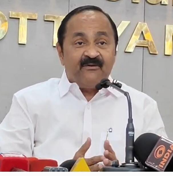 ഇഡി നോട്ടീസ് മുഖ്യമന്ത്രിയെ ഭയപ്പെടുത്താൻ, തൃശ്ശൂർ ഇലക്ഷന് മുമ്പും ഇഡിനോട്ടീസ് അയച്ചിരുന്നു – വി ഡി സതീശൻ