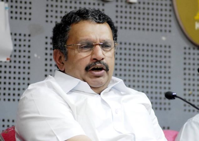 സി.പി.എം എം.എല്‍.എ മുകേഷും ,രാഹുല്‍ മാങ്കൂട്ടത്തില്‍ എം.എല്‍.എയും ചെയ്ത പ്രവൃത്തി ഒന്നുതന്നെയാണെന്നും മുകേഷ് പീഡിപ്പിച്ച സ്ത്രീക്കും മാനമുണ്ടന്നും കോണ്‍ഗ്രസ് നേതാവ് കെ.മുരളീധരൻ