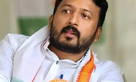 രാഹുല്‍ മാങ്കൂട്ടത്തിലിനെതിരേ ഞെട്ടിക്കുന്ന കൂടുതല്‍ വെളിപ്പെടുത്തലുമായി യുവതി, ഓഡിയോ പുറത്തുവിട്ട് റിപ്പോര്‍ട്ടര്‍ ചാനല്‍, പാലക്കാട് എംഎല്‍എ ഓഫീസിലേക്ക് പ്രതിഷേധവുമായി ഡിവൈഎഫ്‌ഐ, പോലീസുമായി ഉന്തും തള്ളും, റീത്ത് വെച്ച് പ്രതിഷേധം, രാഹുല്‍ മുങ്ങി ?