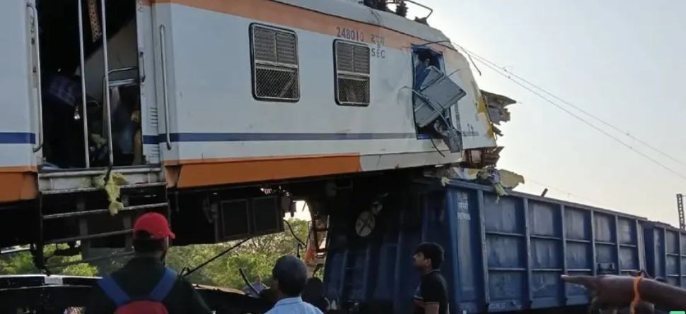 ബിലാസ്പുരില്‍ ചരക്ക് ട്രെയിനും മെമുവും കൂട്ടിയിടിച്ചു : 6 മരണം