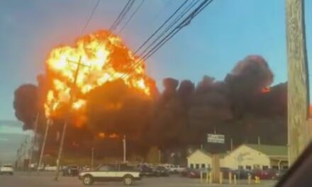 അമേരിക്കയിൽ കാർഗോ വിമാനം തീപിടിച്ച് തകർന്നു : മരണം നാലായി; 11 പേർക്ക് പരിക്ക്